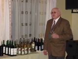 MUDr Muráni pri predstavovaní vín oblasti.