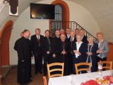 Foto s cirkevnými predstaviteľmi diecézy.