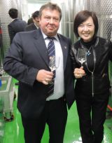 Šéf Cechu vinárov p. Tutura s pani veľvyslancovou.