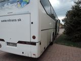 Autobus a cesta do Vinohradov nad Váhom.