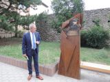 Predstavovanie lavičky primátorom - generála K. Pekníka