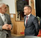 Predseda NDK p. Becík v rozhovore so starostom Kriváčkom